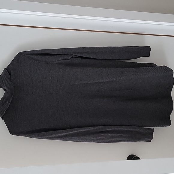 Le Chateau Cowel Neck tunic - Picture 5 of 6